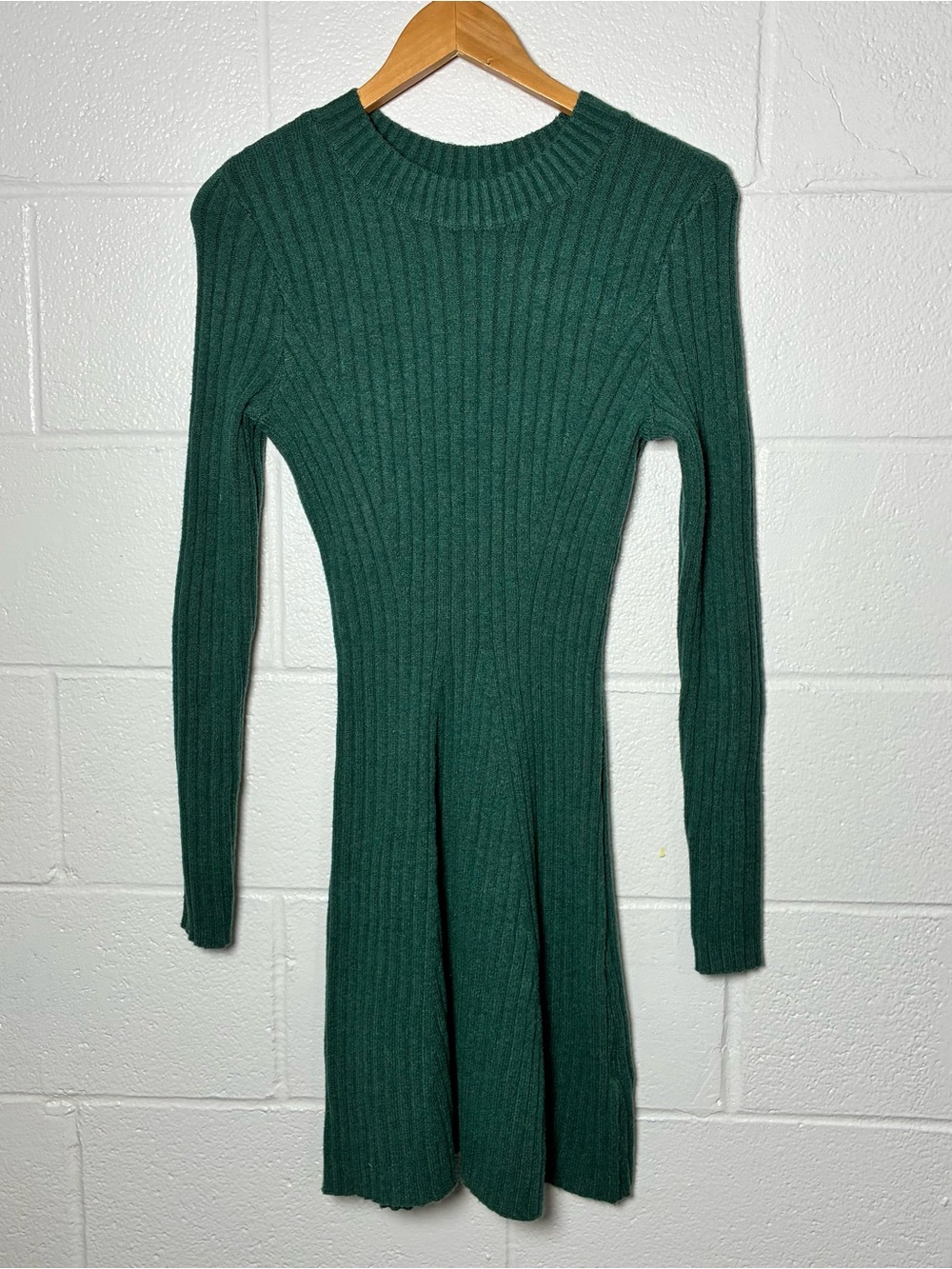 Hollister long sleeve green rib knit fitted sweater dress